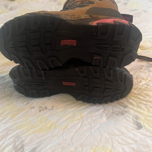 Bushnell size 8 Boots - Picture 2 of 7